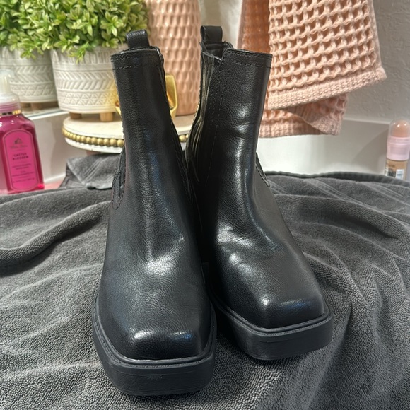 MIA boots - Picture 2 of 6